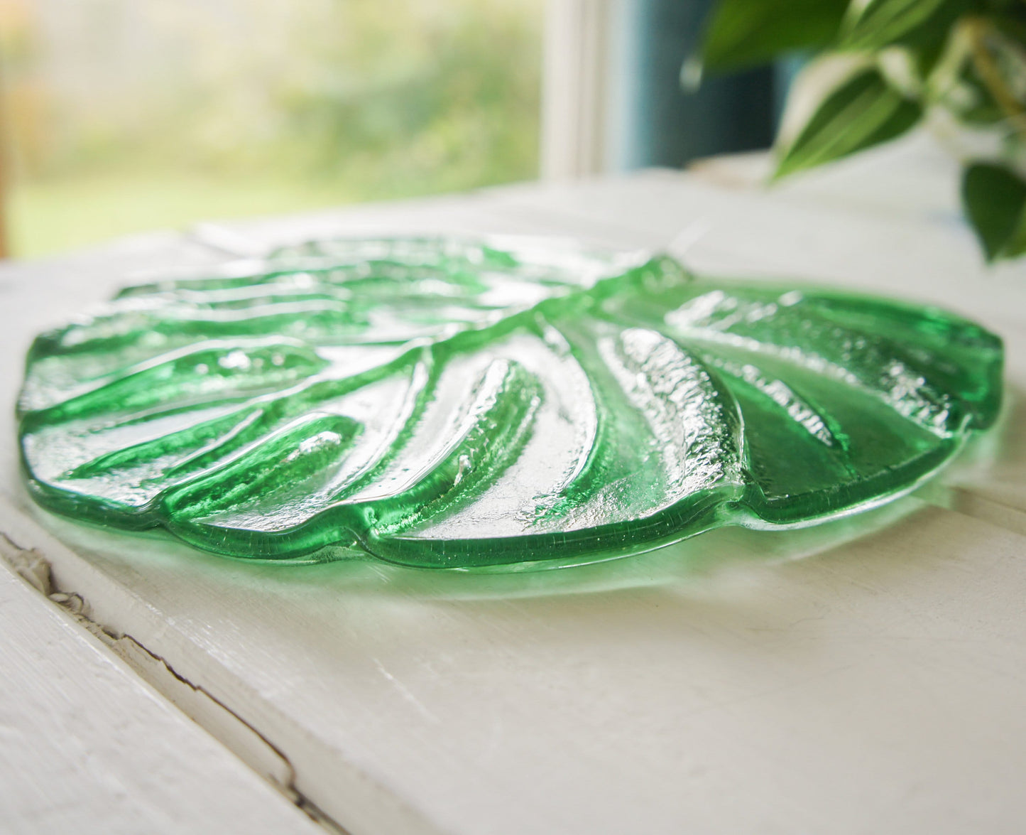 fused glass garden ornament house plant garden sculpture sea glass art Monstera Leaf glass Suncatcher thank you present gift for dad yard art glass dark green botanical outdoor decor leaf print