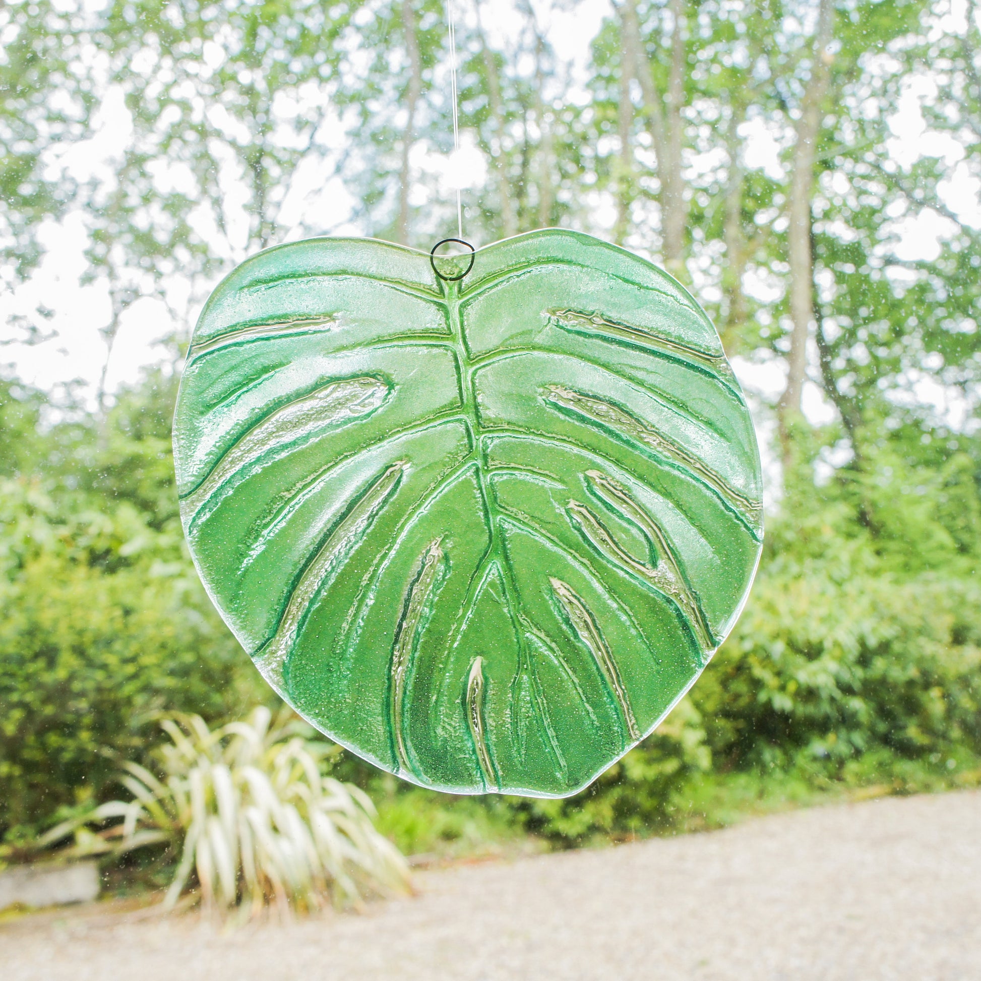 fused glass garden ornament house plant garden sculpture sea glass art Monstera Leaf glass Suncatcher thank you present gift for dad yard art glass dark green botanical outdoor decor leaf print