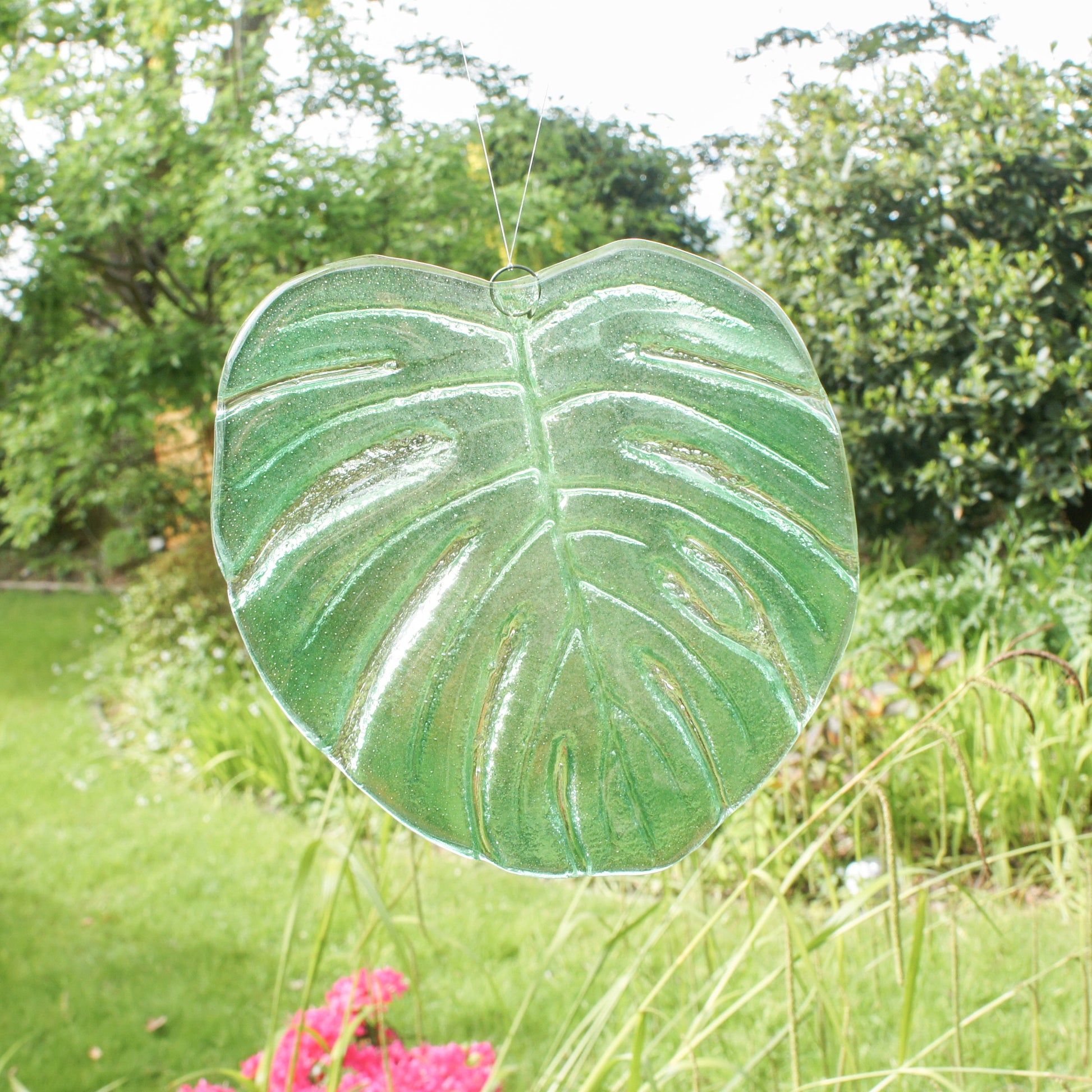 fused glass garden ornament house plant garden sculpture sea glass art Monstera Leaf glass Suncatcher thank you present gift for dad yard art glass dark green botanical outdoor decor leaf print